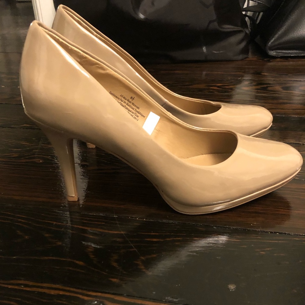Merona nude patent pumps